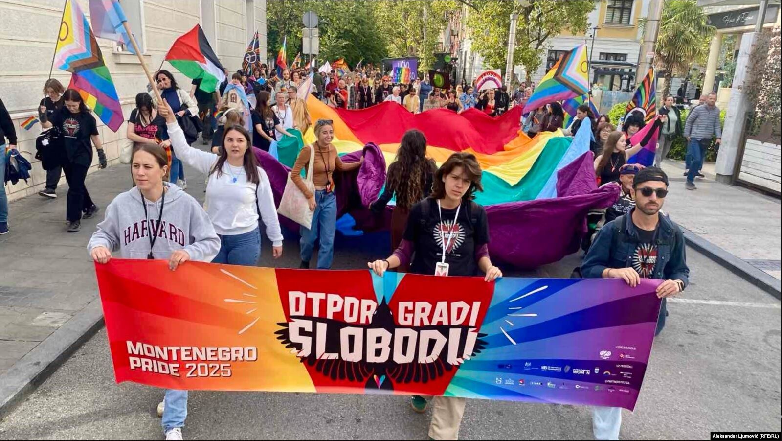 ‘Rezistenca ndërton liri’: Në Podgoricë mbahet Parada e Krenarisë