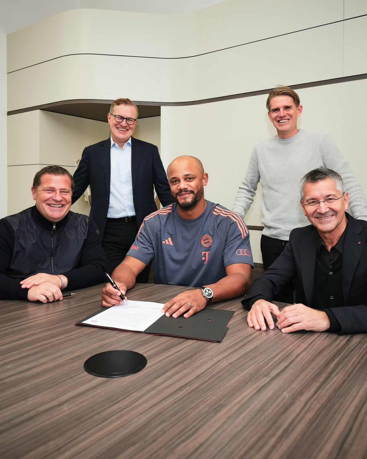 Zyrtare: Kompany vazhdon kontratën me Bayern Munchen
