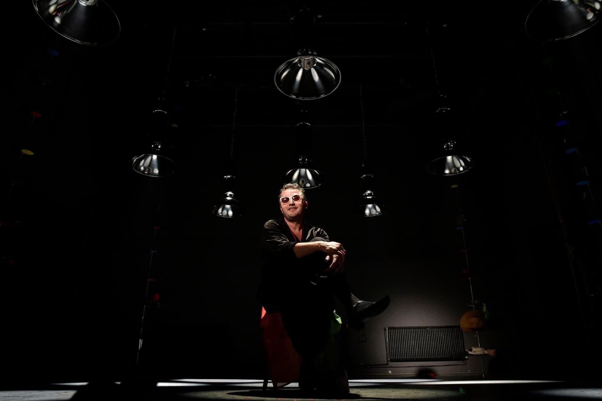 “Unë jam vetë grua” shfaqet sonte në Teatrin e Gjilanit