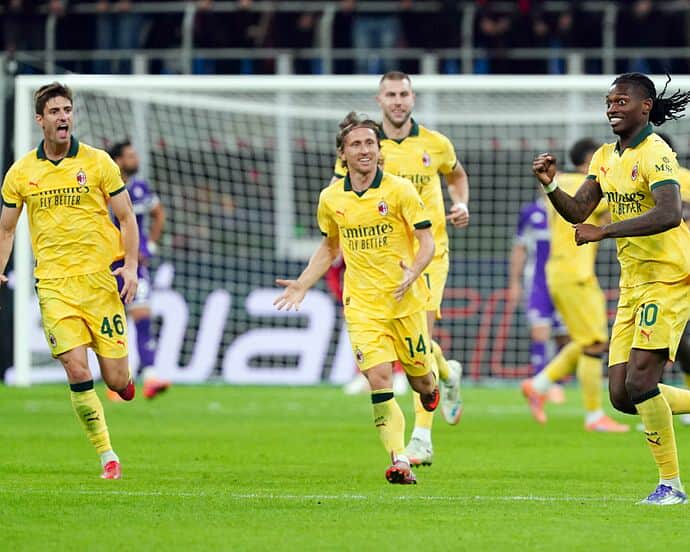 Super Leao me dy gola, mposhti Fiorentinën, Milan lider i ri në Serie A