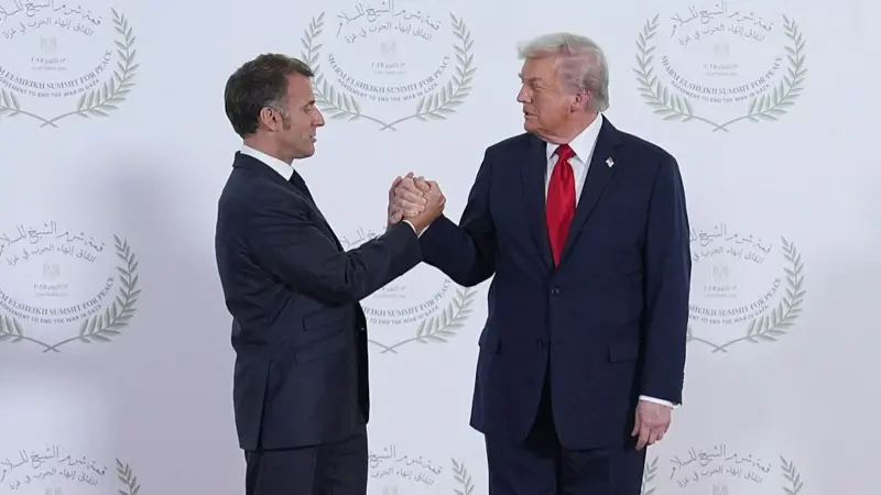 Trump në Egjipt: Liderët presin në radhë për një foto me të