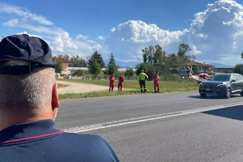 Vdesin dy ushtarë italianë pas rrëzimit të një avioni gjatë ushtrimeve