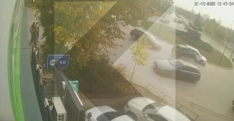 Pamje nga aksidenti te Rrethi i Spitalit ku u lënduan tre persona (VIDEO)