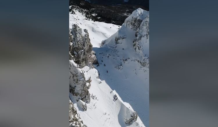 Rama nis fundjavën me pamje mbresëlënëse të Alpeve Shqiptare