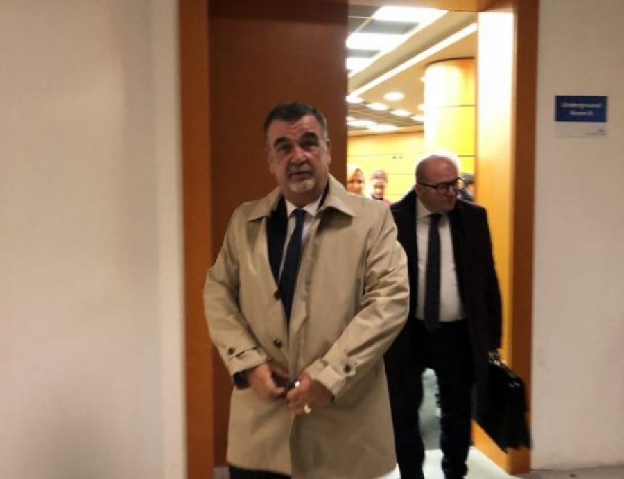 U qëllua me armë brenda Gjykatës në Tiranë, vdes gjyqtari Astrit Kalaja (VIDEO)