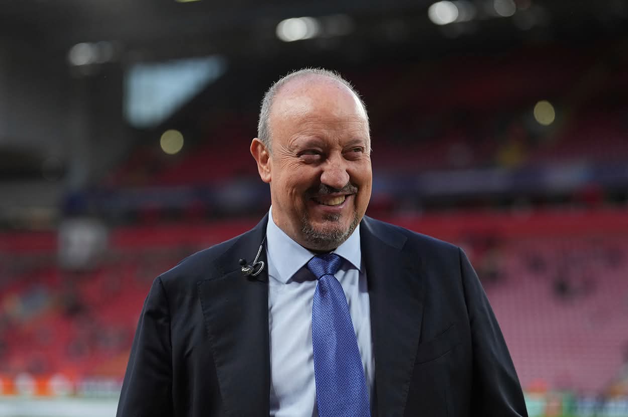Benitez rikthehet në stol pas gati dy vitesh