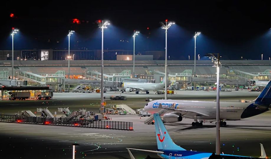 Tjetër alarm për dronë në Aeroportin e Munihut: Më shumë se 6 mijë pasagjerë të bllokuar