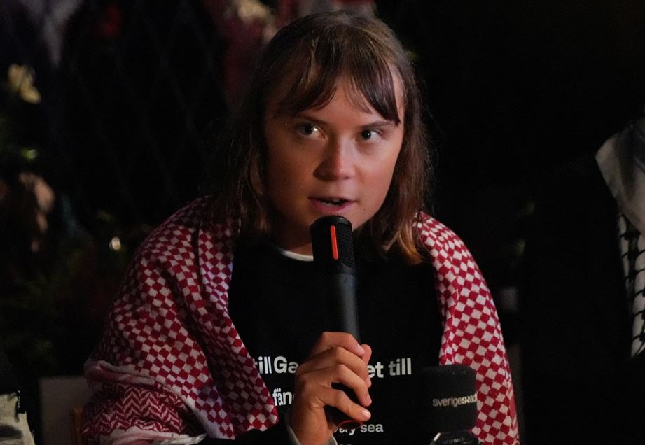 Greta Thunberg përshkruan 'torturën' në Izrael: Privonin të burgosurit nga gjumi e uji