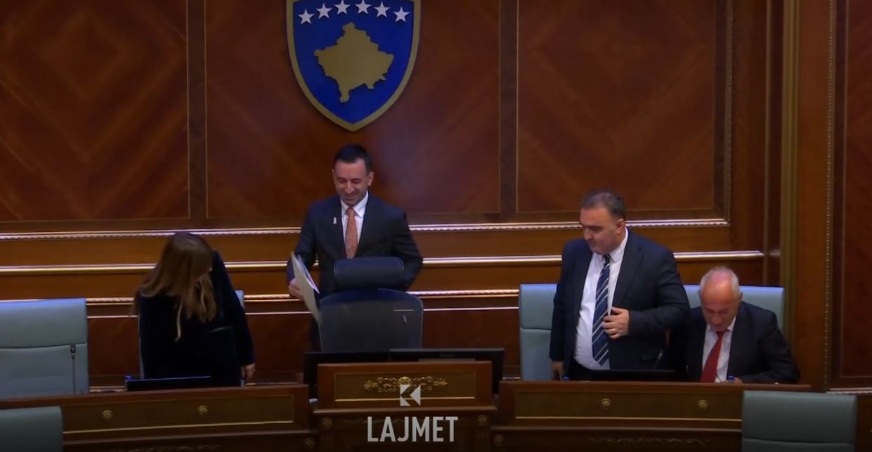 Kabineti pa vota: Dimal Basha u befasua pas propozimit edhe për ministër (VIDEO)