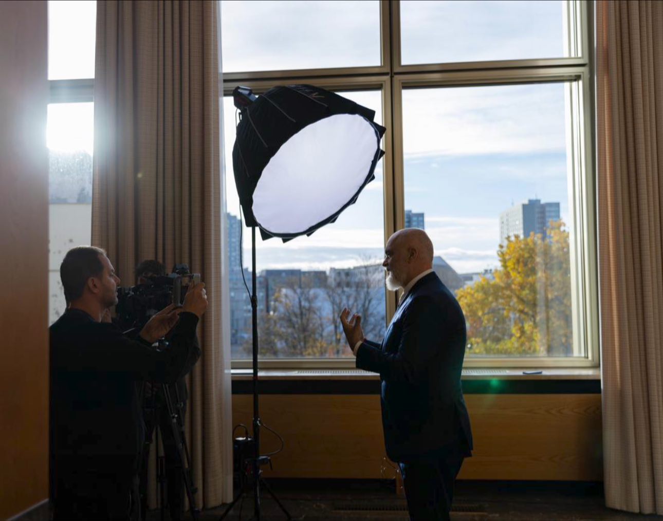Edi Rama ndan fotoalbumin nga Dialogu Global i Berlinit – Klan Kosova