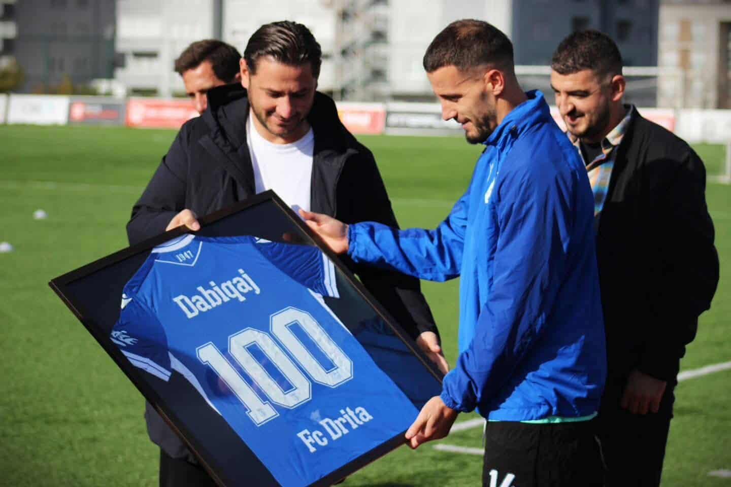 Albert Dabiqaj   100 ndeshje për Dritën