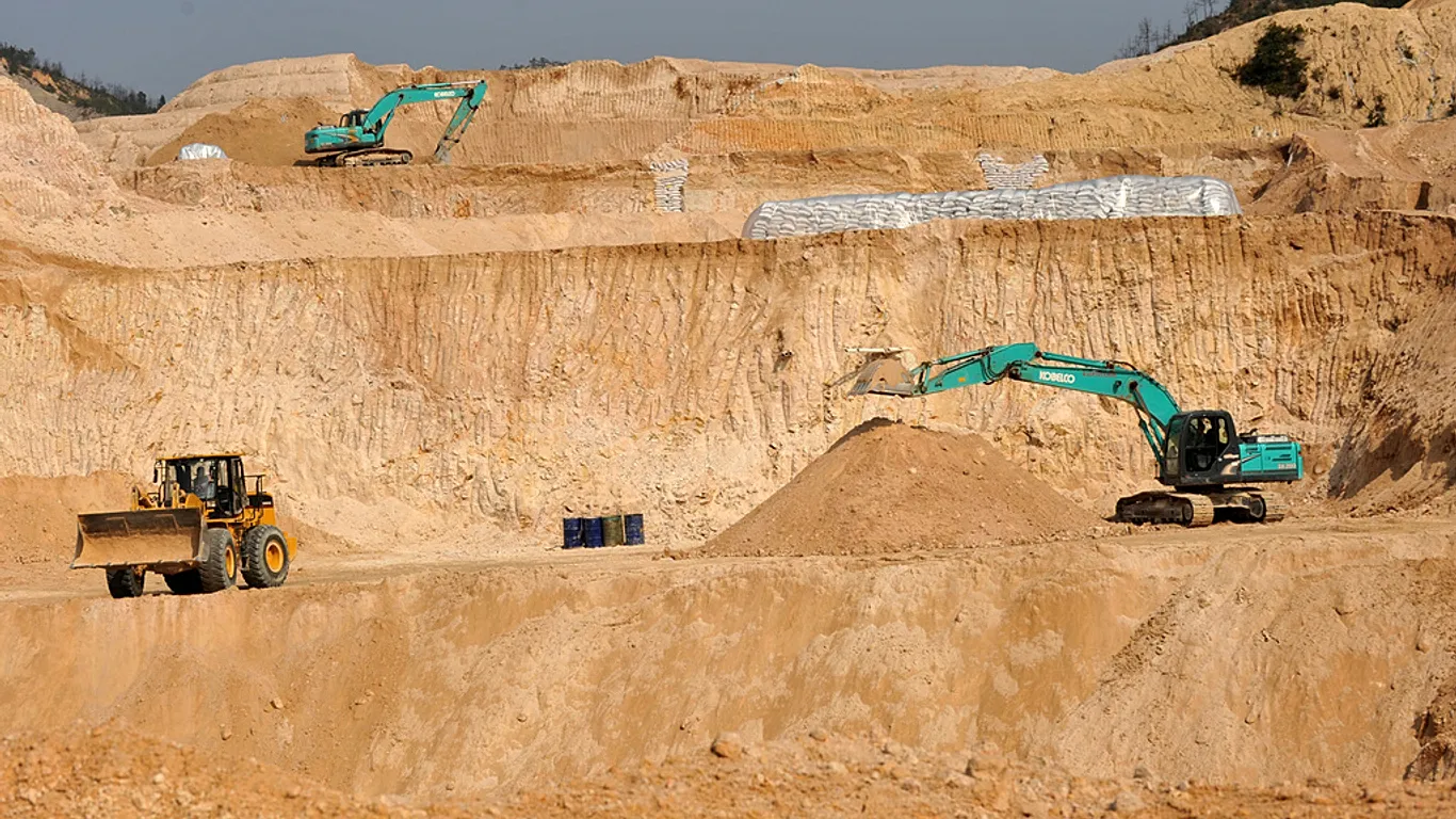 Kina vendos më shumë kontroll mbi eksportet e metaleve të rralla dhe teknologjisë