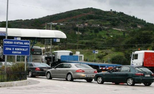 Greva e doganierëve ndalon qarkullimin e automjeteve nga Greqia në Shqipëri