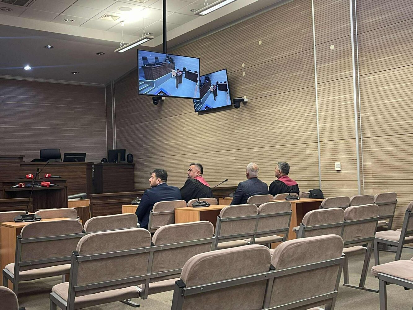 Akuzat për korrupsion, Faruk Mujka e Hysen Muzliukaj dalin para gjykatës