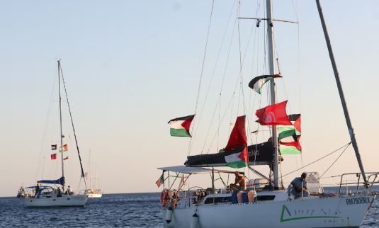 Anijet detare izraelite ndalojnë flotën humanitare që po shkonte drejt Gazës