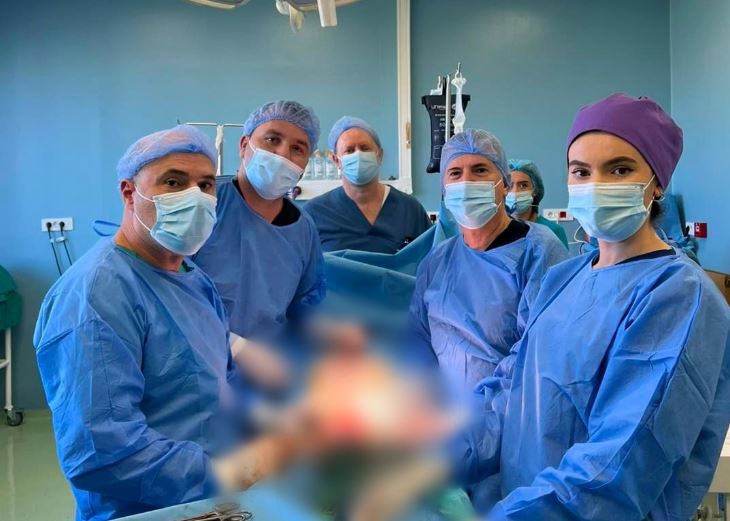 Në Kirurgjinë Vaskulare kryhet një intervenim i rrallë, zgjati pesë orë