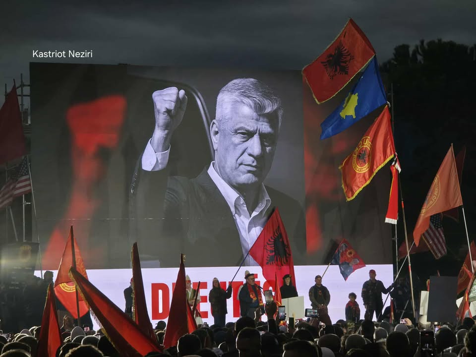 Manifestimi gjithëkombëtar - Krejt Tirana thërret: UÇK, UÇK! (VIDEO)