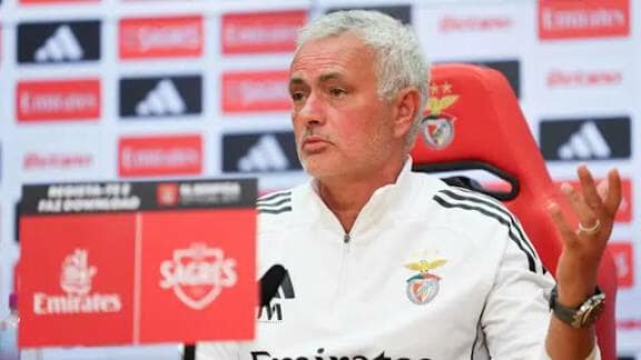 Mourinho 'shpërthen' pas pyetjes së gazetarit: Mos më pyet për pagën