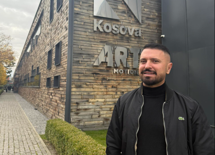 Ndodh edhe kjo, Labinot Rexha organizon protestë për të qenë pjesë e Big Brother VIP Kosova
