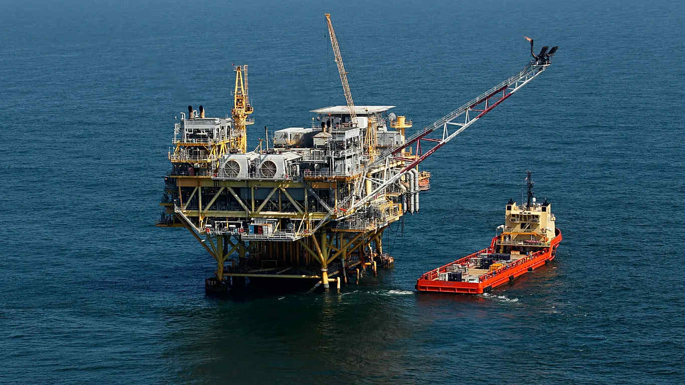 Çmimet e naftës rriten pasi OPEC+ njoftoi një rritje modeste mujore të prodhimit