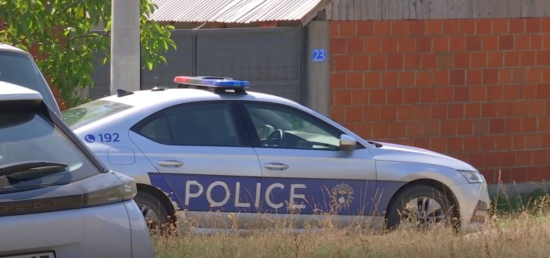 Përleshje me thikë mes tri të miturave në Gjilan