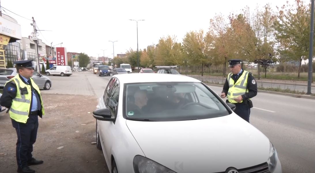 Mobilizimi në trafik: Policia në luftë me ngasësit “telefonues” (VIDEO)