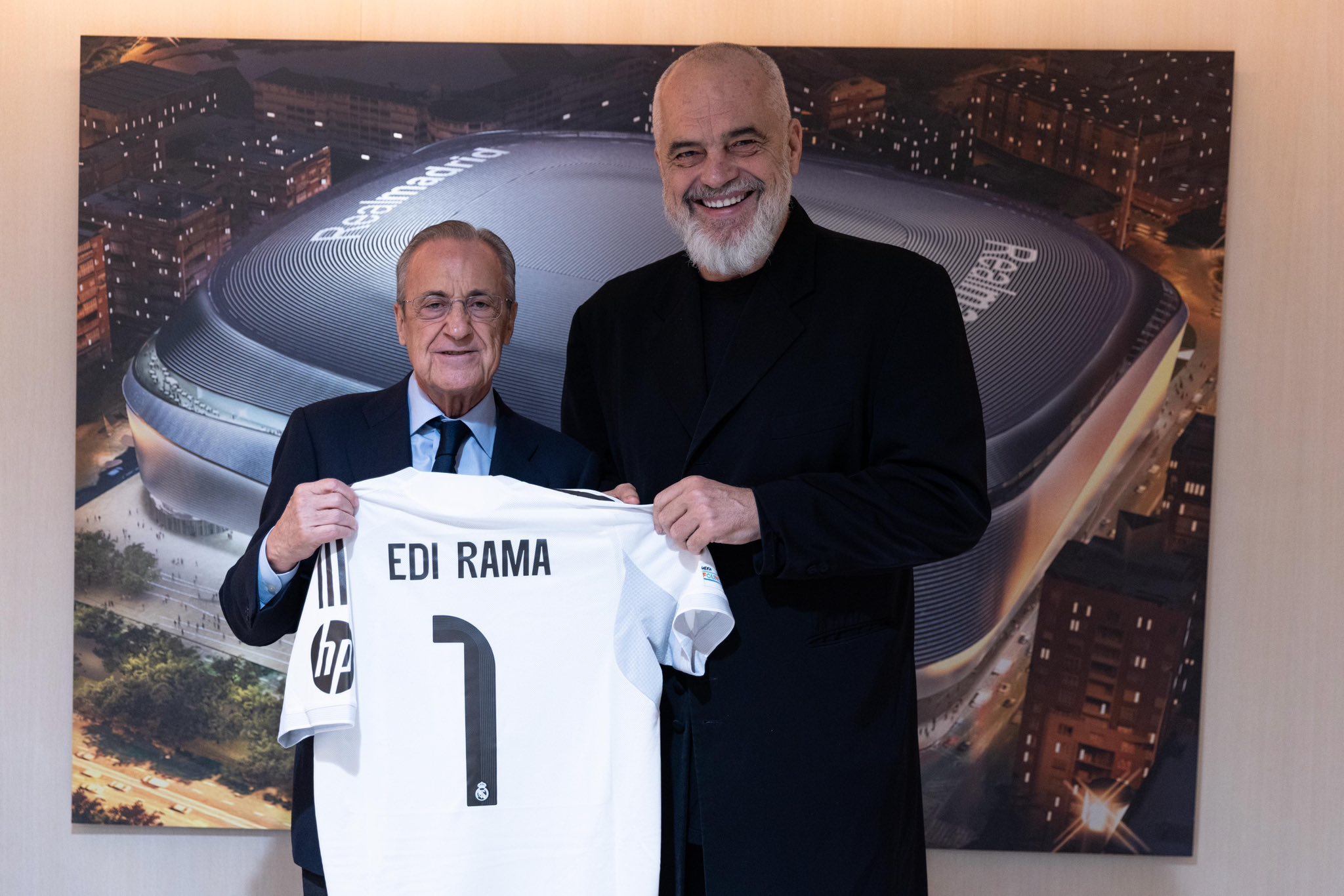 Rama takon Perezin në “Bernabeu”, flasin për sjelljen e shkollës së futbollit të Realit në Shqipëri