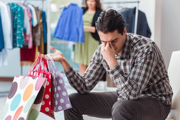 Një burrë mund të durojë veç 26 minuta "shopping" me gruan