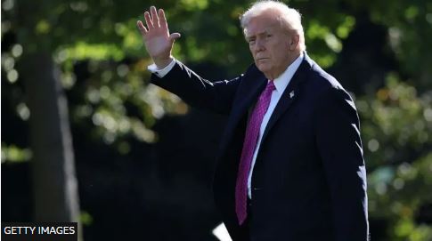 Trumpi largohet nga Shtëpia e Bardhë pa iu përgjigjur pyetjeve