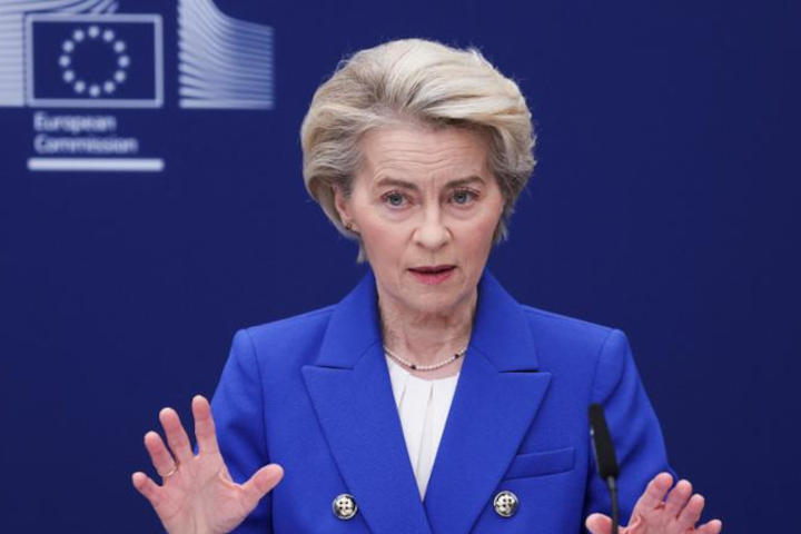 “Mbijetuesja Ursula von der Leyen”, i shpëton dy mocioneve
