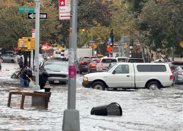 Shirat e rrëmbyeshëm në New York vrasin dy persona dhe anulojnë fluturimet