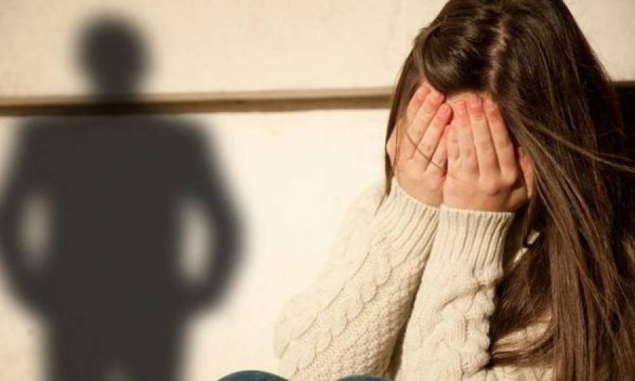 Nën ndikim të alkoolit, gjakovari rrah vajzën e tij