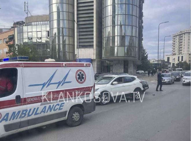Aksidentohen dy vetura te “Qafa” në Prishtinë, krijohen kolona të gjata