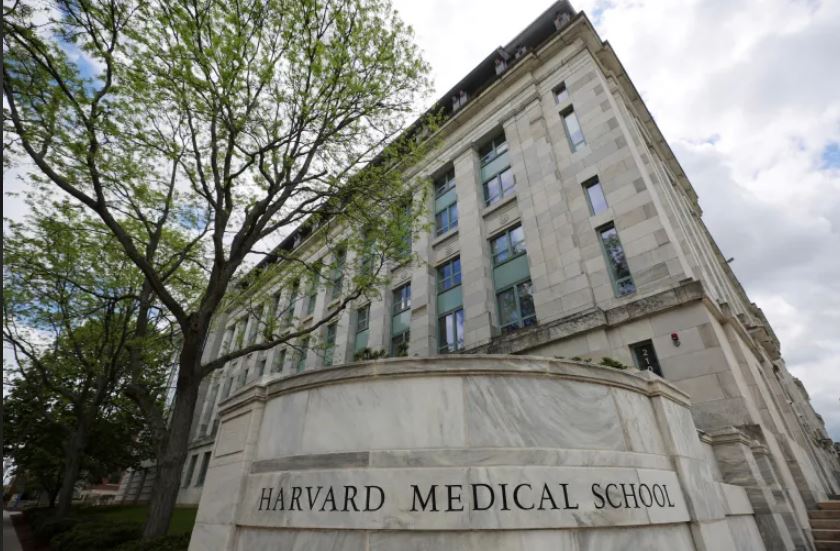 Skandal në Harvard: Universiteti përballet me padi për trafik organesh nga morgu
