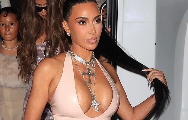 E gjithë vëmendja te Kim Kardashian në eventin e Kylie