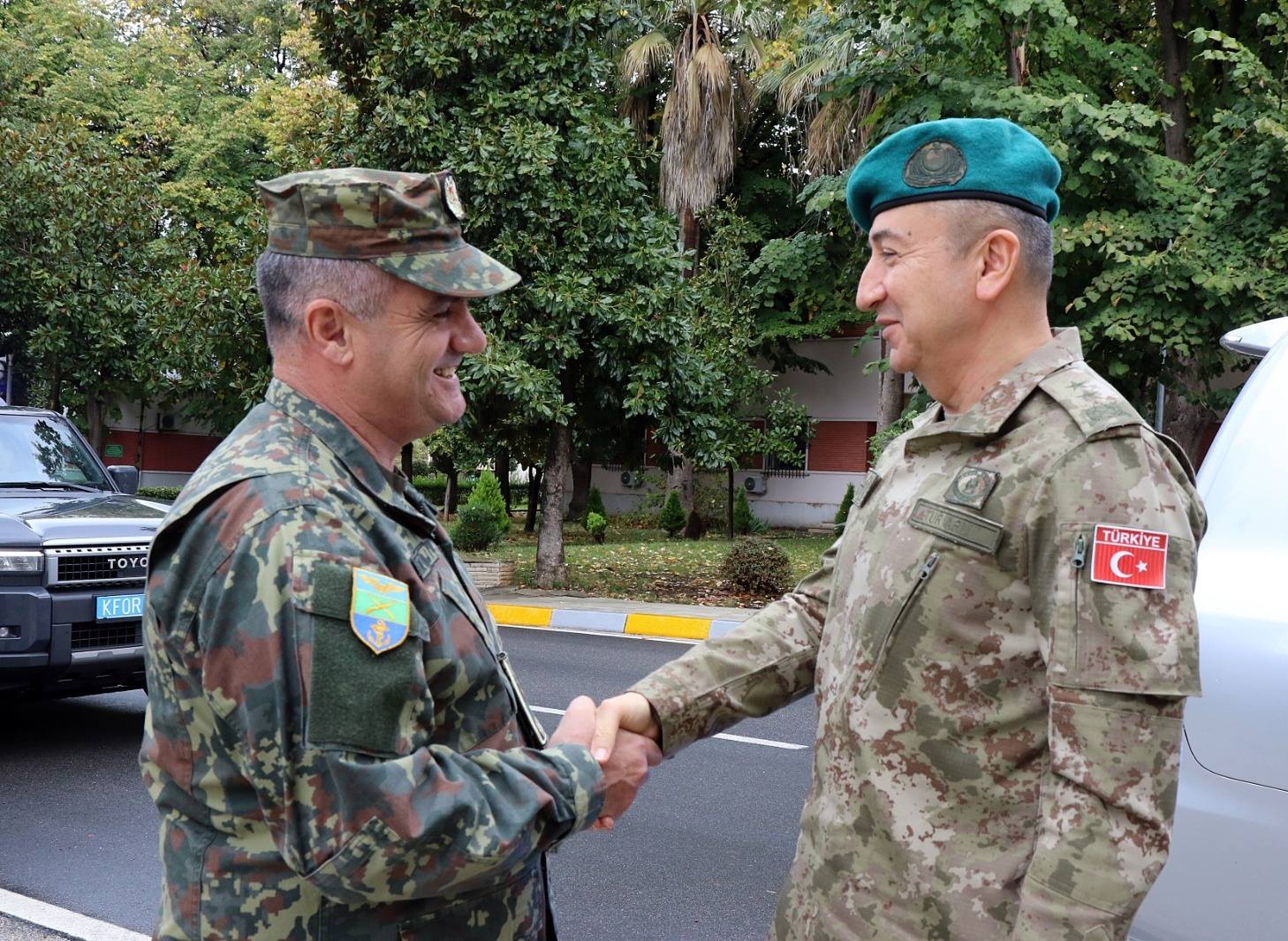 Kingji takon Ulutashin: Theksova angazhimin e palëkundur të Shqipërisë në NATO