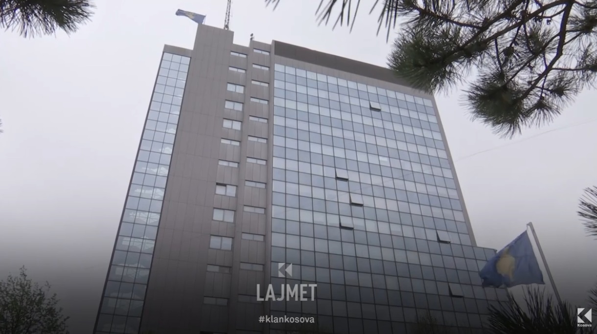 Vendimet e “fundit”, miratohet buxheti - Kurti “dhuron” pagën e 13 (VIDEO)