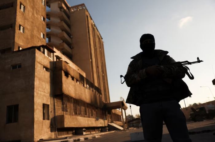 Britania e Madhe ia heq etiketimin terrorist HTS-së së Sirisë