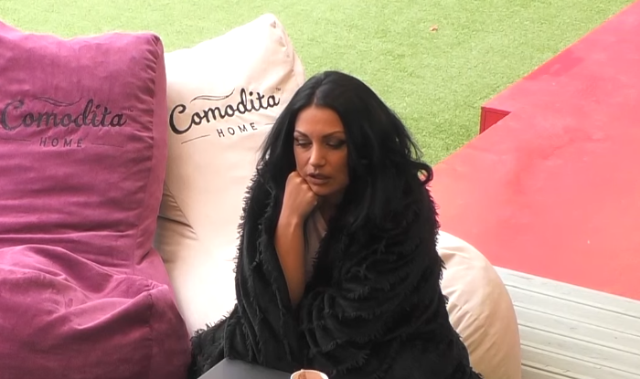 “Kena me u bo si me na qitë sprej të mizave”, thotë Shkurta për qëndrimin brenda