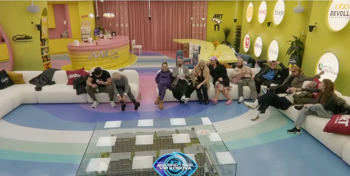 Banorët emitojnë Benitën me këngën "Bugati" (VIDEO)
