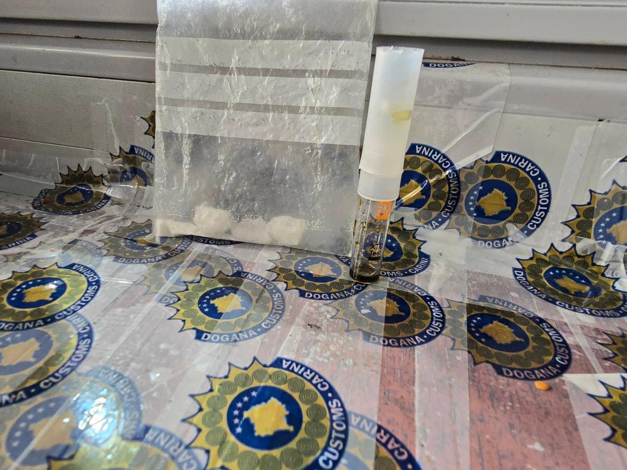 Policia me detaje për çiftin që iu gjet drogë: E dyshuara është shtetase italiane