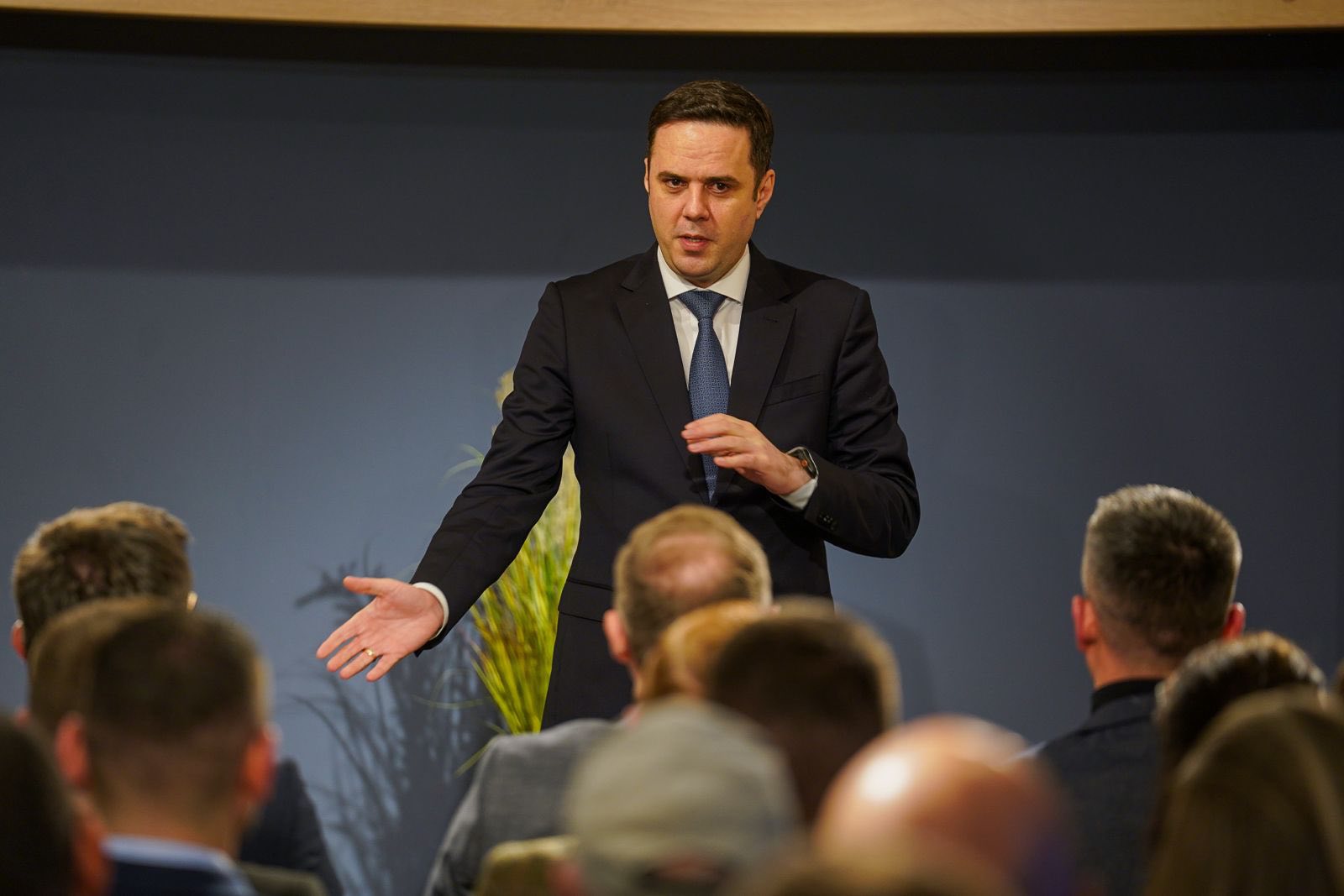 abdixhiku-thirrje-mergimtareve-regjistrohuni-cdo-vote-percakton-te-ardhmen-e-atdheut-tone