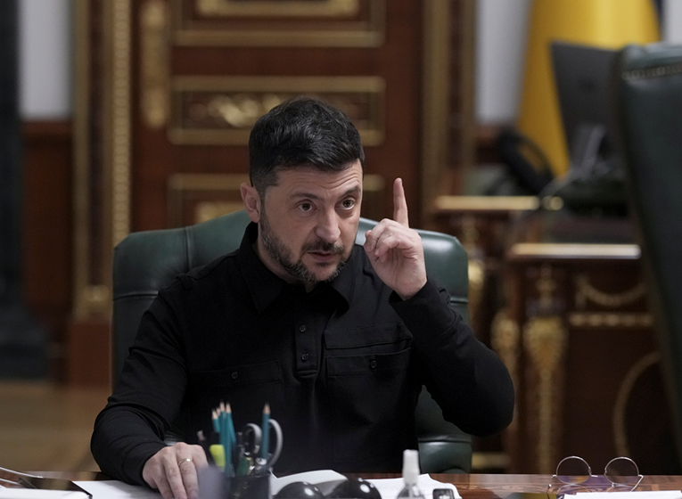 zelensky-askush-nuk-po-i-detyron-ushtaret-tane-te-vdesin-per-rrenojat