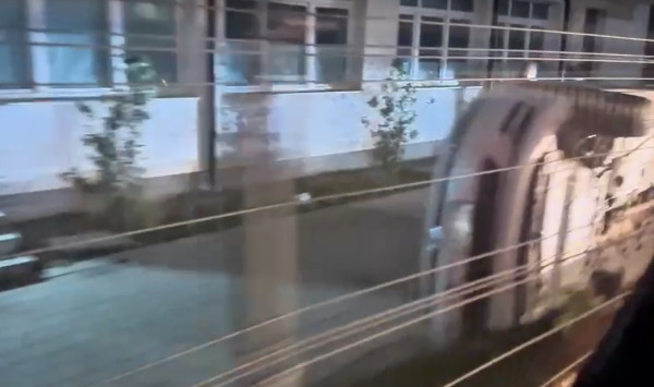 Vetaksident në fshatin Trudë  vetura përmbyset në oborrin e shkollës