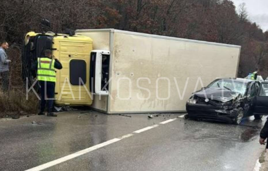 Dy të lënduar si pasojë e aksidentit mes dy veturave dhe një kamioni në Skenderaj
