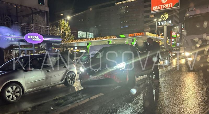 E humb kontrollin shoferi, vetura del nga korsia në Fushë Kosovë (FOTO)