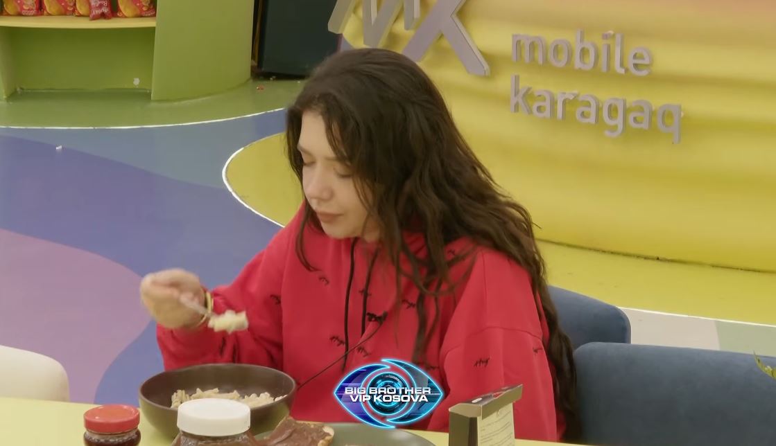 Alba mëngjesin e shijon vet, nuk e pret askënd (VIDEO)