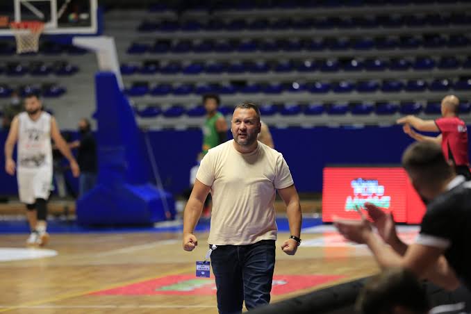 Arbnor Rifati kritikon klubet kosovare, i cilëson amatorë trajnerët e huaj