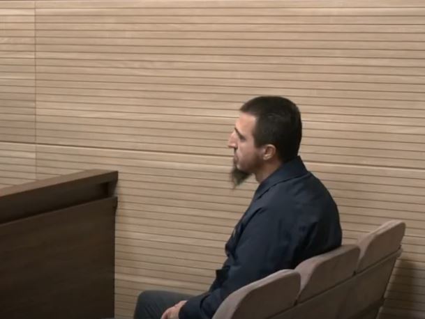 Gjykimi i arsimtarit   flamur e plis në shportë  s janë uniformë  VIDEO 