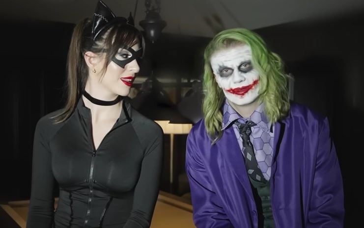 Haaland për Halloween maskua si Joker, pozoi me të dashurën e tij